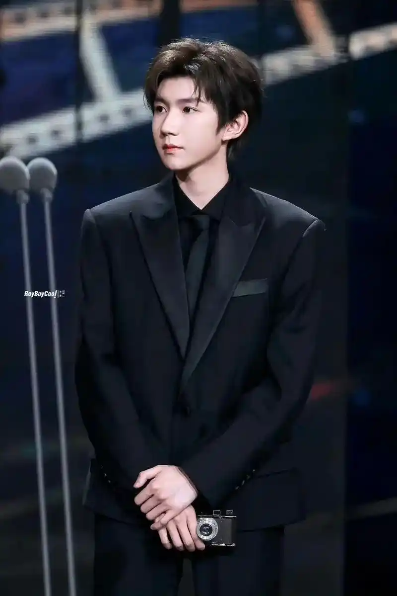 不断进步,不断成长#王源盗火者 #西装杀 @dou 上热门 - 抖音