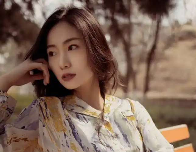 原创女友35岁未婚初恋28岁离婚我选择了后者我输得很狼狈