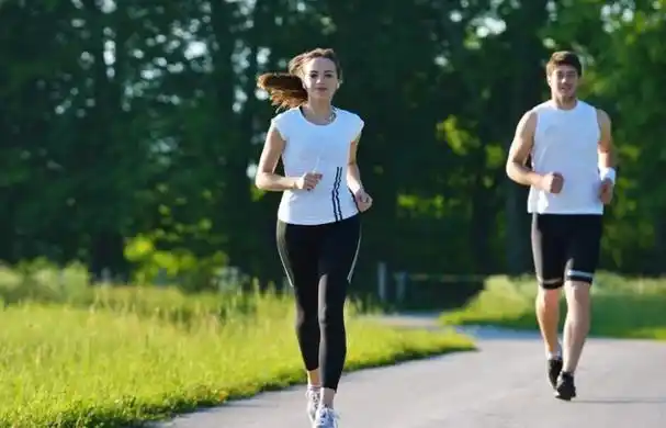 长期跑步对于中老年人来说,都有哪些益处,正确的运动方法分享!