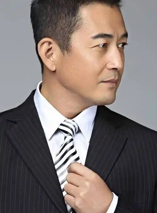 中国内地10大帅哥男星,个个高大英俊,帅气逼人_电视剧_电影_许亚军