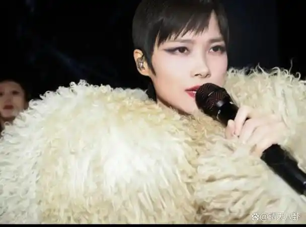 李宇春生日演唱会感动落泪,双向奔赴的爱引发热议