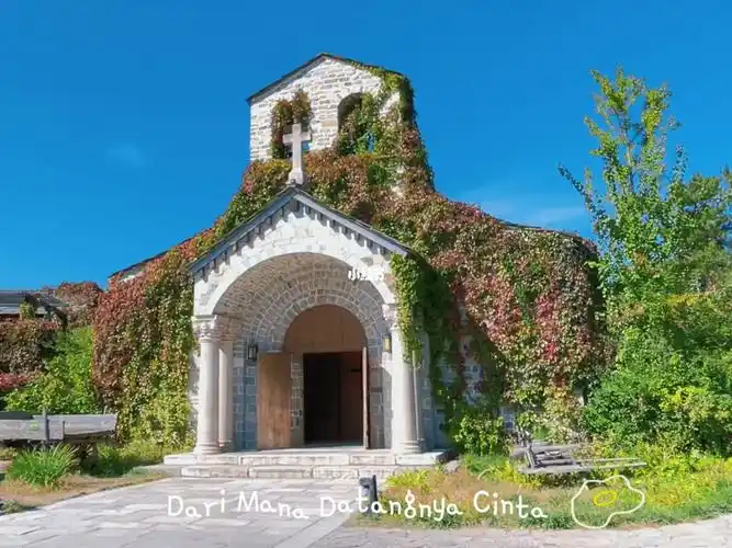 古北水镇的山顶教堂