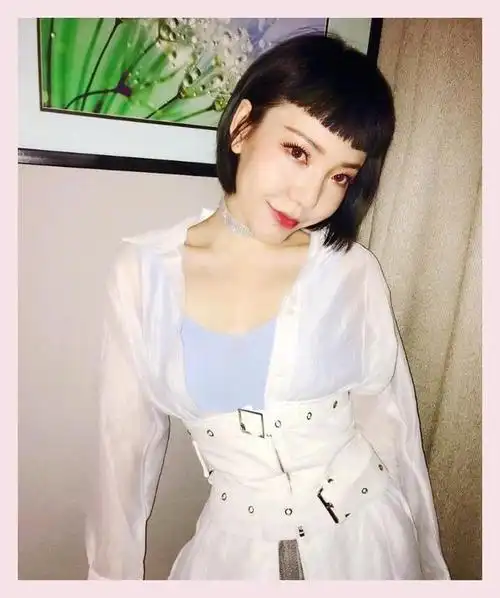 事实证明,一线歌手中"销声匿迹"的吴莫愁,早已走上一条不归路