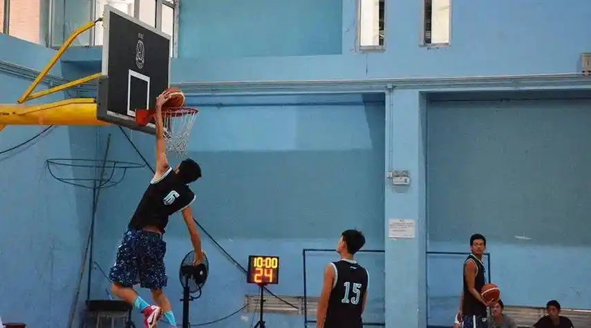 那个艳阳高照的下午,邹阳的母校深圳市第二实验学校与东莞市第四中学