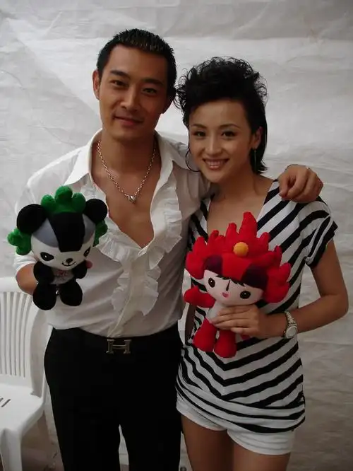 组图:《超级男女》发布会 傅淼大派奥运福娃