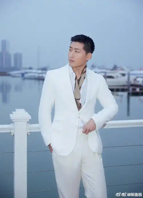 欢乐颂4江疏影窦骁从客厅吻到卧室##江疏影窦骁新剧吻戏