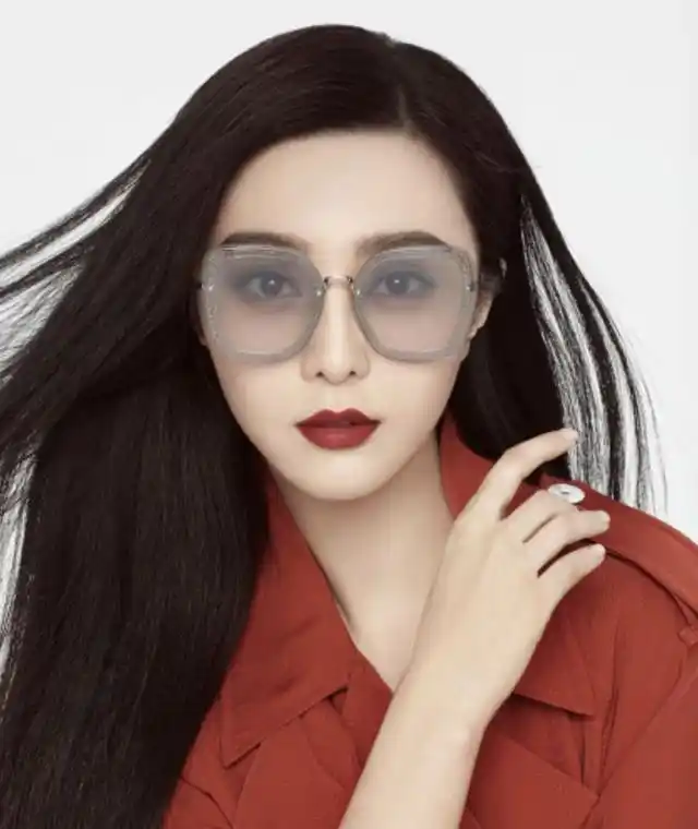 原创范冰冰现身影棚为口红拍广告,着粉色波点露肩裙装性感爆棚!