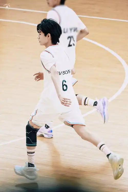 起筑梦#90#宋亚轩夏季运动会生图#90#宋亚轩 爱与温柔#篮球篇90