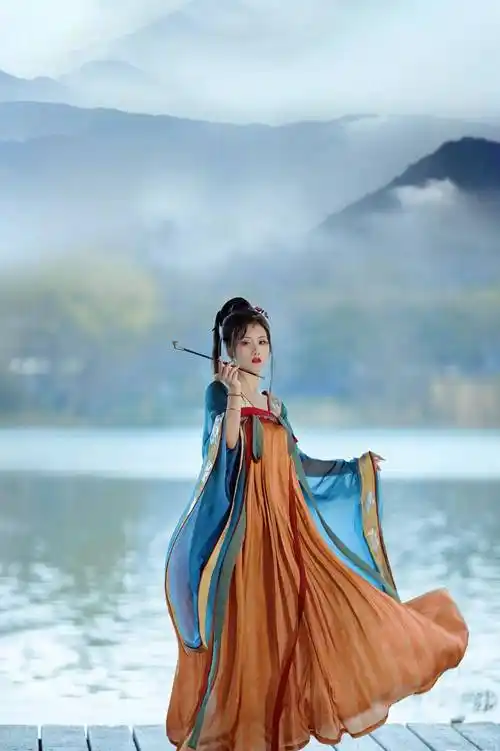 原创讲真穿汉服的女孩子真是古典又优雅美得让人移不开眼