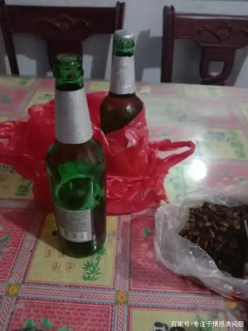 晚上回家一个人喝酒