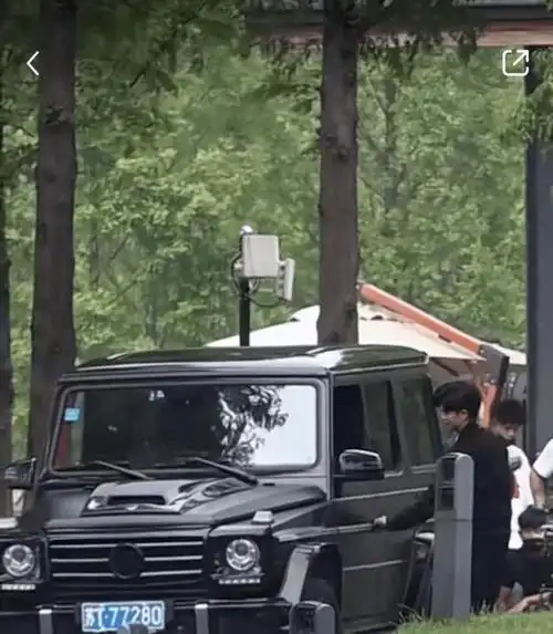 baby新戏真是赚到了新路透任嘉伦穿皮衣开千万豪车帅气度爆表