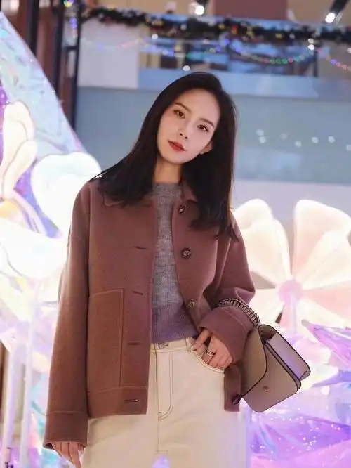 超级好看的豆沙色外套