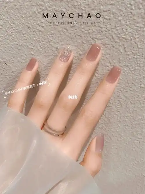 肤色来说不显黑看起来也太温油了叭~94色号:美潮a198 a120#显白美甲