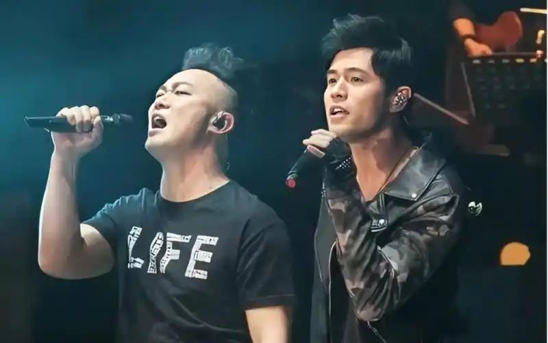 【陈奕迅 周杰伦】《淘汰》:"一开始我就预料到我会搞砸我们的关系.