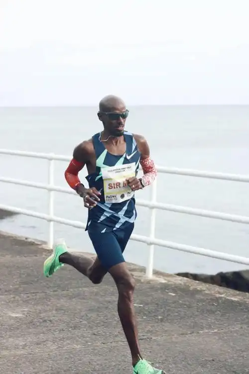 时隔一年,莫法拉再夺半马冠军!