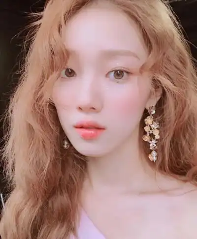 李圣经ins自拍照片 私下和戏里感觉没什么差别