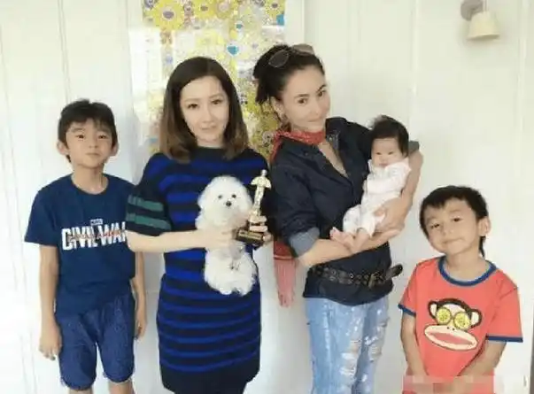 毕竟,之前谢贤对张柏芝的儿子感情一般,如果有人告诉他,三胎竟然改姓