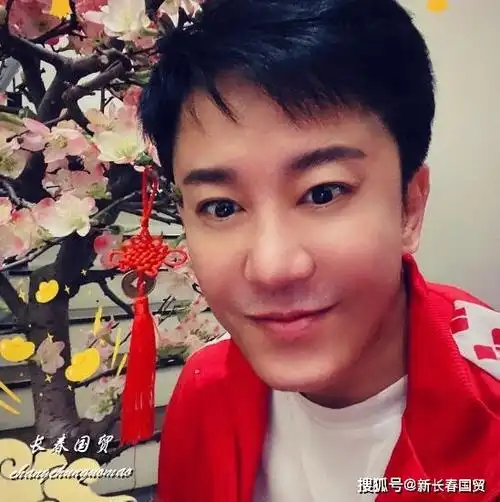 52岁歌手毛宁近照曝光,面部表情僵硬网友直呼认不出