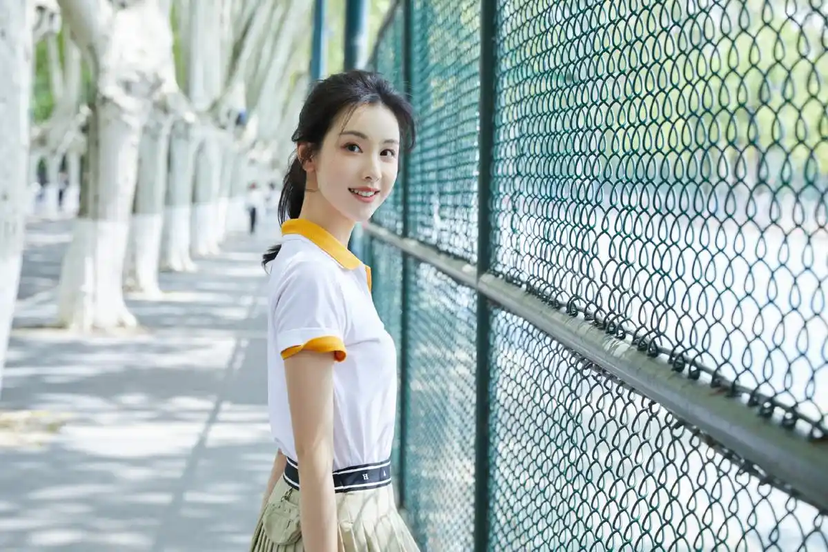 陈都灵南航拍写真,真好看,作为南航10年前毕业生,对陈都灵不了解,但是