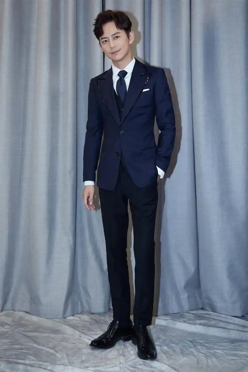 何炅疫情期间学会5种乐器#这一期《令人心动的offer》中,何老师何