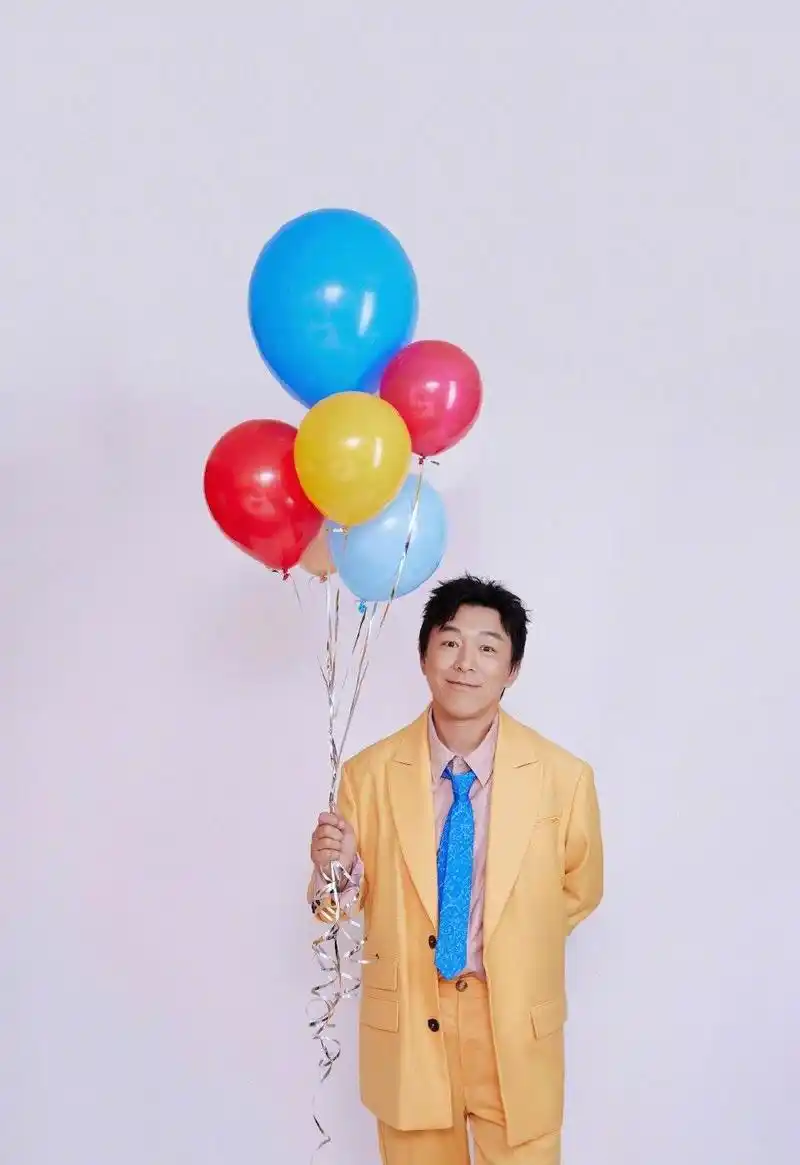 高情商黄渤一个头像宣传三部电影,能否突破200亿票房成影史第一