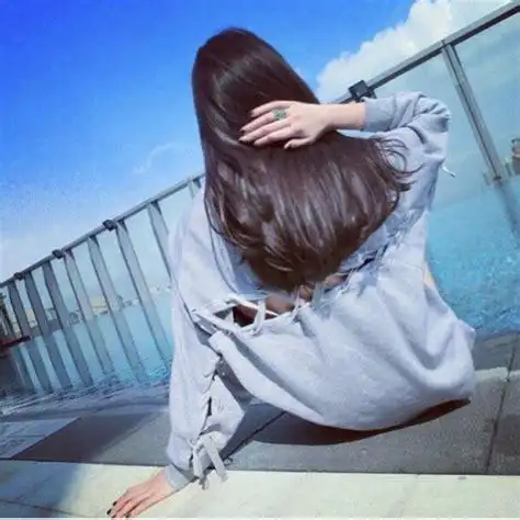 女生头像靠墙唯美可爱_头像图片_扣扣乐园