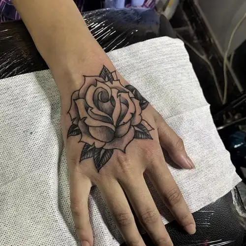 手背玫瑰_纹身吧社区 - 纹身大咖