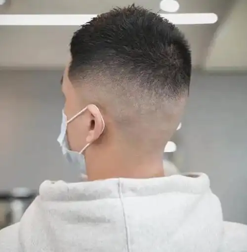 寸头发型,高颜值的男士赶紧换上吧,头发短,又不用打理,不管搭什么衣服