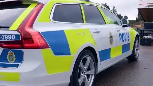 瑞典警察测试沃尔沃v90警车
