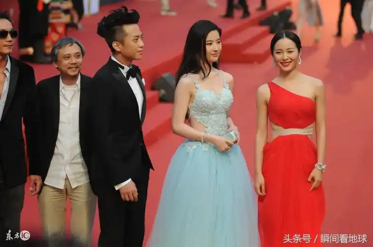 江一燕 刘亦菲早前同台媲美,网友:现场的邓超有福气!