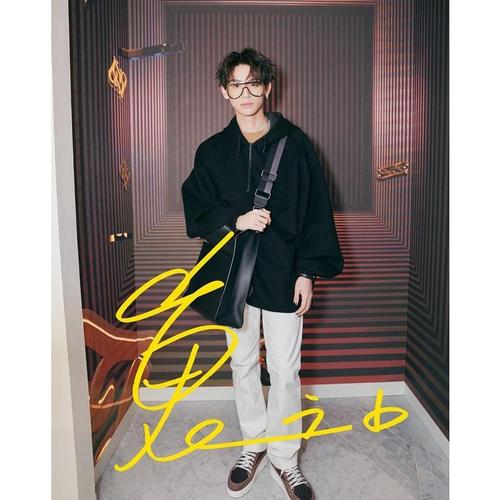 6寸   王琳凯 小鬼  亲笔签名照片新款热门宣传照签名照 22号