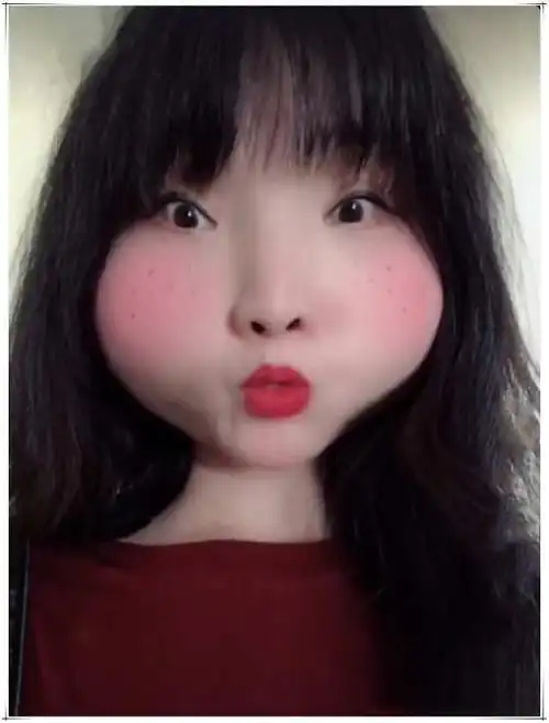 当女星自拍用"丑"滤镜,谁还认得出来是谁吗?网友:只认出热巴_女明星