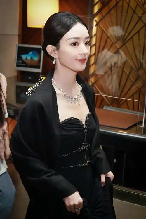 白玉兰提名酒会##赵丽颖黑色复古裙