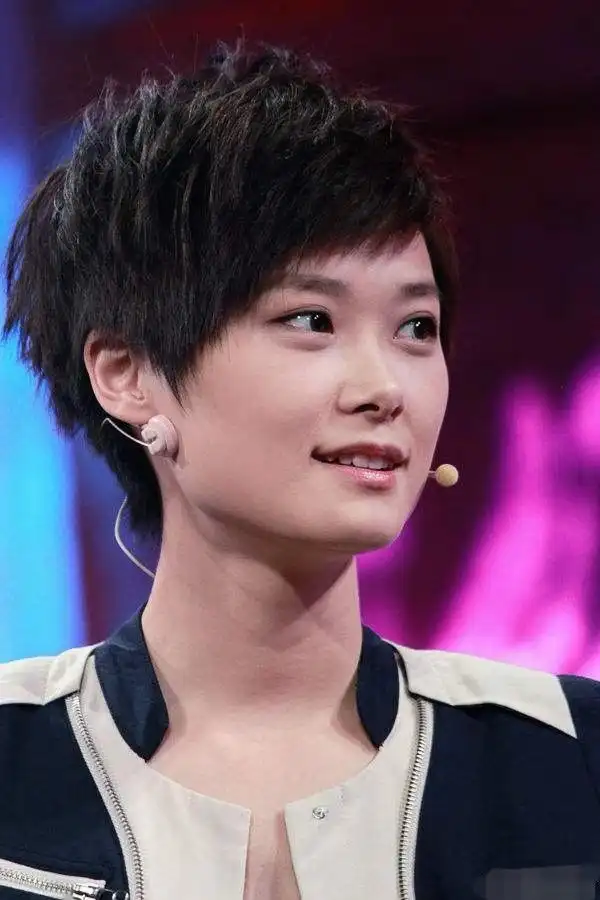 李宇春一路开挂出道13年越发高级时尚之前土成渣