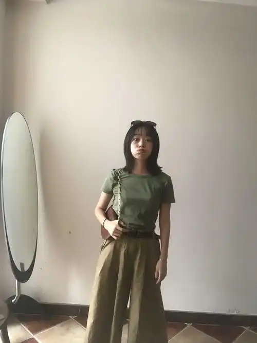 身高157cm,体重94斤,微博/b站id:闯江湖的小瘪三 西装外套:优衣库4..