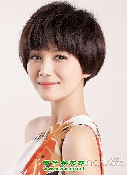 2020蘑菇头短发发型图片