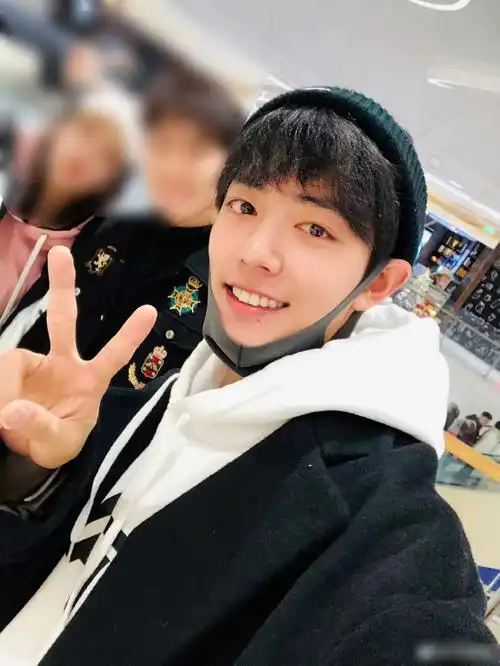 肖战是j人##微博之夜采访