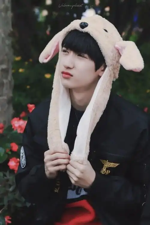 严浩翔超绝壁纸:遇见你是盐汽水的幸福