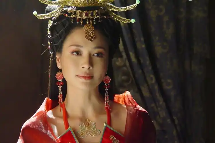 p>邓英,1978年4月8日出生于浙江省衢州市,中国内地女演员,毕业于 a