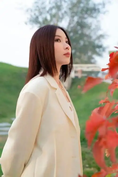 女士头发白了留什么发型好看,38岁女士头发白很多什么原因-唯诗兰去