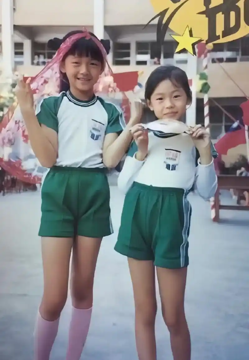 大s小时候黑的和煤炭一样! 676767