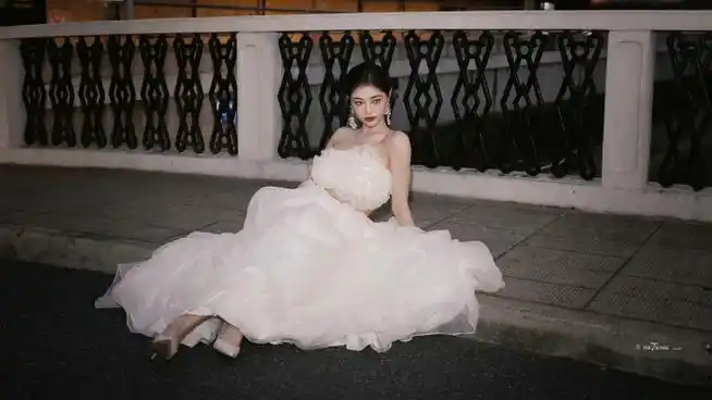 许佳琪白玫瑰婚纱大片