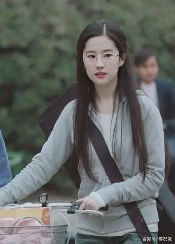 恋爱通告里的刘亦菲太奶了