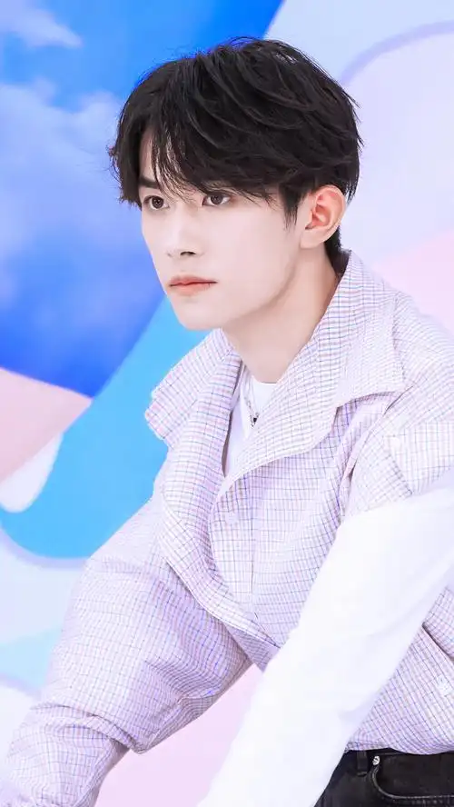 76易烊千玺 "你是人间可爱多" cr. 溺水盎司