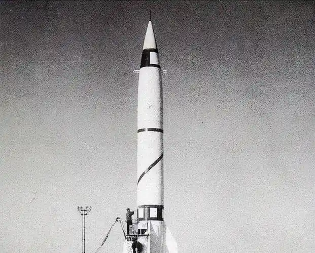 11月,"东风一号"的成功发射标志着我国真正拥有了让导弹上天的实力.