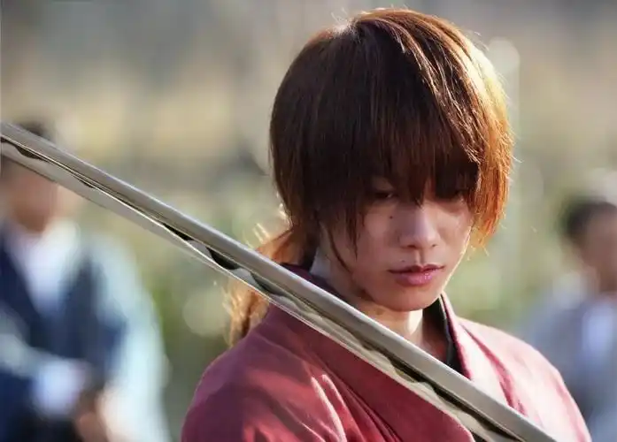 真人版《浪客剑心》将推出两部续作|佐藤健|浪客剑心|真人版_新浪新闻