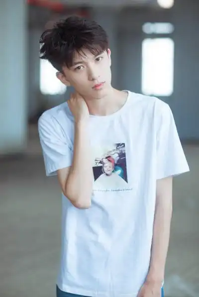 赵英博获封大陆第一美少年 台妹为其组建粉丝站