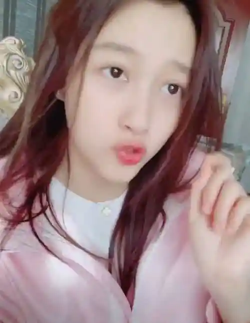 关晓彤卸妆后颜值差别有多大当看到她的素颜照时网友炸