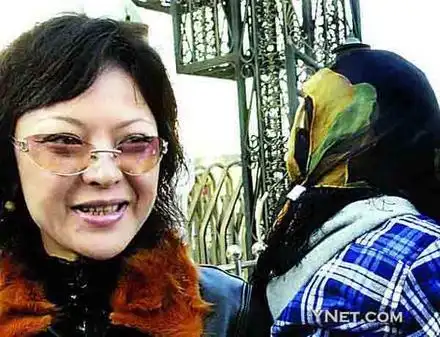 新闻中心 国内新闻 > 正文 小图为王纳文母子摄影/本报记者陈柏   本