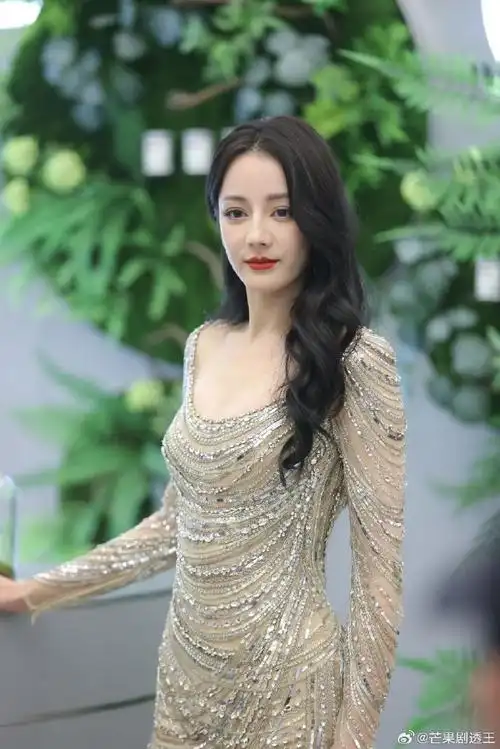 个女明星同台的照片,真的是女娲毕设,美到失语,不单各个脸蛋小巧紧致